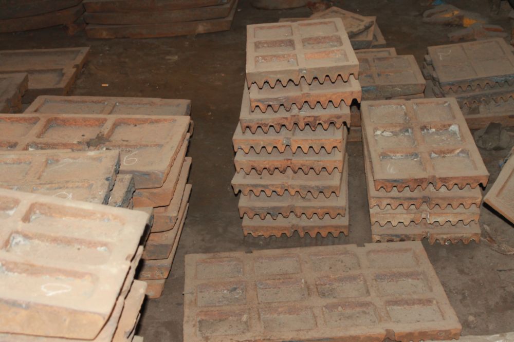 颚式破碎机鄂板